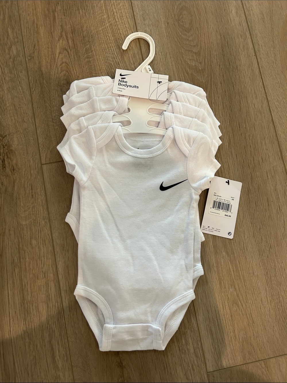 NWT Nike White Baby Bodysuit 5-Pack with Black Swoosh Logo Size 3 months